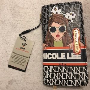 Wallet with RFID the fight against identity theft.